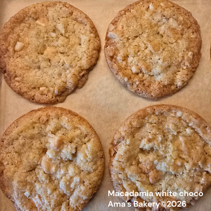 Macadamia white choc cookie (Thin N Crispy)