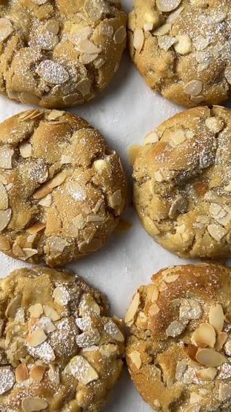 Almond croissant (150 gr)